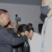 Menpora Zainudin Amali saat menyamatkan kartu tanda peserta Pelatihan Pelatih Lisensi C AFC Diploma, yang dilaksanakan Kemenpora bekerjasama dengan APROV PSSI Gorontalo, untuk peserta Se Indonesia Timur, yang berlangsung di Ballroom Hotel Damil Kota Gorontalo, Kamis (15/9/2022). Foto: Nova/humas pemprov