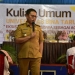 Penjabat Gubernur Gorontalo Hamka Hendra Noer saat didaulat menjadi pembicara pada kuliah umum Universitas Bina Taruna (Unbita) bertempat di halaman kampus, Selasa (20/9/2022). (Kominfo Provinsi Gorontalo)