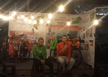 Dua pemuda Gorontalo, Andi Harvin (kanan) dan Chairul Ma'atini (kiri) saat tiba di Gorontalo. (sari/gopos)