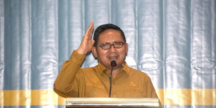 Wali Kota Gorontalo, Marten Taha saat membuka kegiatan Regsosek di Hotel Aston, Selasa (20/9/2022). Foto: Humas Pemkot