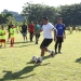Firman Utina (tengah), melatih 200 siswa SSB se Provinsi Gorontalo pada Festival Grassroot U-12 di Stadion Merdeka, Kota Gorontalo, Jumat (16/9/2022). (Foto: Haris/Hms)