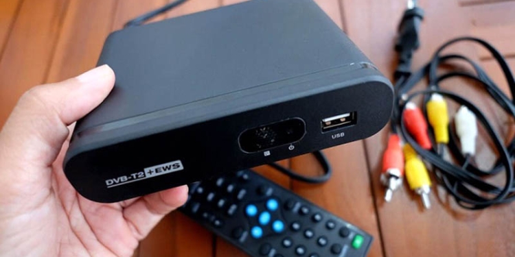 Perangkat STB Televisi Digital (dok. Kominfo)