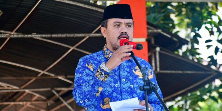 Sekretaris Daerah (Sekda) Pohuwato, Iskandar Datau, Memimpin Apel Korpri di Halaman Kantor Bupati Pohuwato, Senin 19/09/2022 (Istimewa)