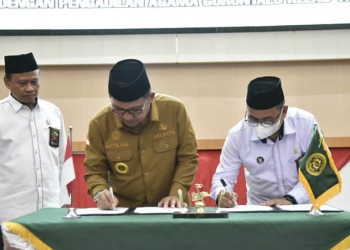 Wali Kota Gorontalo, Marten Taha saat mendatangi MOU Pemkot Gorontalo bersama Pengadilan Agama kelas 1 A Gorontalo, Senin (26/9/2022). Foto: Humas