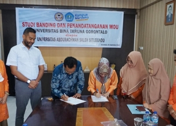 Penandatanganan MoU antara pihak UNBITA Gorontalo bersama Universitas Abdurachman Saleh Situbondo, Kamis (1/9/2022) (istimewa)
