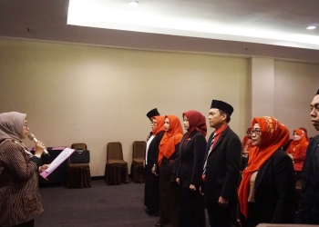 Rektor Universitas Bina Taruna (UNBITA) Gorontalo, Dr. Ellys Rachman melantik pejabat struktural kampus, Senin (5/9/2022) di Hotel Maqna, Kota Gorontalo (istimewa)
