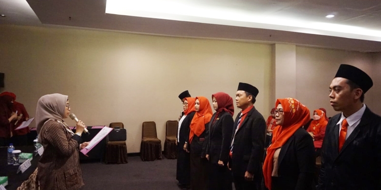 Rektor Universitas Bina Taruna (UNBITA) Gorontalo, Dr. Ellys Rachman melantik pejabat struktural kampus, Senin (5/9/2022) di Hotel Maqna, Kota Gorontalo (istimewa)
