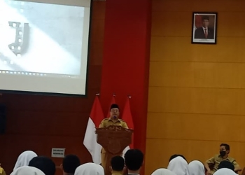 Wali Kota Blitar, Santoso saat menyampaikan sambutan dalam Sosialisasi Peningkatan Partisipasi Masyarakat pada Pemilu Serentak Tahun 2024 di Balaikota Koesoemo Wicitra, Kota Blitar, Senin (26/9/2022). (foto: thoha ma'ruf/gopos.id)