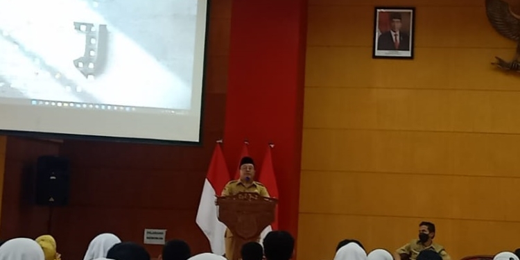 Wali Kota Blitar, Santoso saat menyampaikan sambutan dalam Sosialisasi Peningkatan Partisipasi Masyarakat pada Pemilu Serentak Tahun 2024 di Balaikota Koesoemo Wicitra, Kota Blitar, Senin (26/9/2022). (foto: thoha ma'ruf/gopos.id)