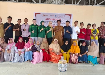 Tim Gerakan Nasional Revolusi Mental UNG berpose bersama masyarakat Desa Bajo pada Program Aksi Nyata Cerdas dan Praktis