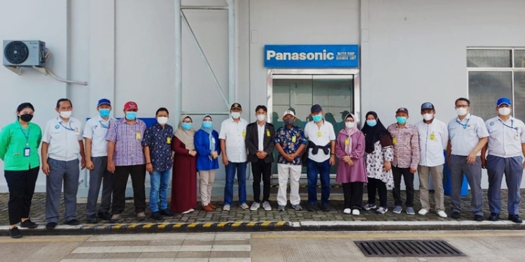 APTISI dan Pimpinan PTS se-Gorontalo saat mengunjungi perusahaan Panasonic (istimewa)