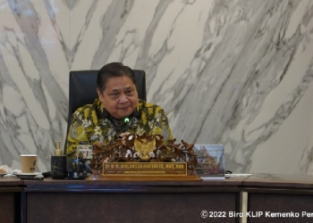 Menteri Koordinator Bidang Perekonomian Airlangga Hartarto secara hybrid memimpin Rapat Koordinasi Terbatas (Rakortas) Kebijakan Pangan, Jumat (2/09).