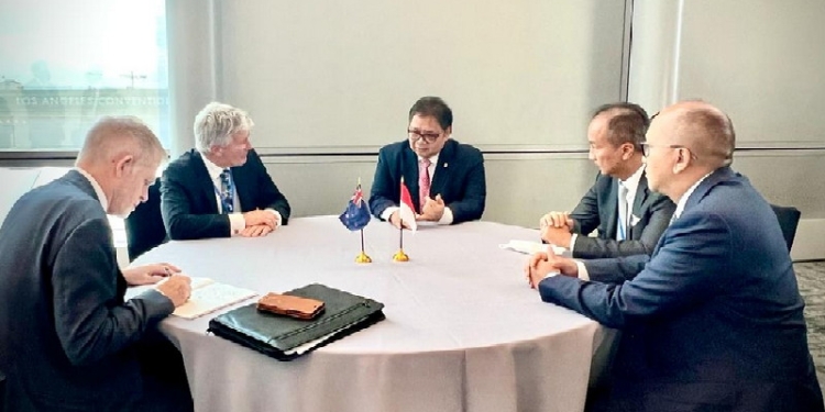 Menteri Koordinator Bidang Perekonomian Airlangga Hartarto dan Menteri Perindustrian Agus Gumiwang Kartasasmita bertemu dengan Damien O’Connor, Minister of Agriculture, Trade & Export Growth, Land Information, Biosecurity and Rural Communities, pada hari Kamis (8/09). 