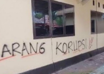 Aksi vandalisme di Polres Luwu yang dilakukan Aipda HR. (Twitter)