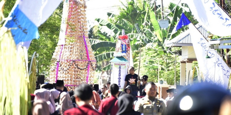 Peringatan Maulid Nabi Muhammad SAW atau yang lebih dikenal dengan istilah walima.