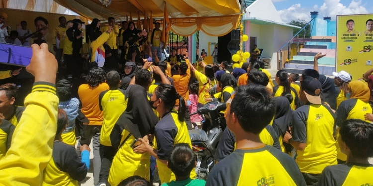 Simpatisan Masyarakat Pohuwato Ikut Jalan Sehat HUT Golkar Ke-58, bertempat di Wisata Pohon Cinta, Minggu 16/10/2022 (Yusuf/Gopos)