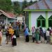 Sejumlah member investasi Arisan saat menagih janji pencairan dana di rumah owner C beberapa waktu lalu. (Foto: Istimewa)