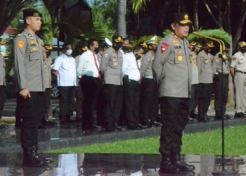 Kapolda Gorontalo, Irjen Pol Helmy Santika ketika menyampaikan arahannya saat apel gabungan di Halaman Mapolda Gorontalo, Senin (24/10/2022). (Foto: Humas Polda Gorontalo)
