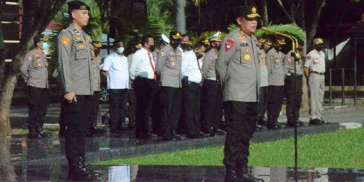 Kapolda Gorontalo, Irjen Pol Helmy Santika ketika menyampaikan arahannya saat apel gabungan di Halaman Mapolda Gorontalo, Senin (24/10/2022). (Foto: Humas Polda Gorontalo)