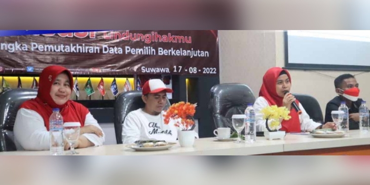 Komisi Pemilihan Umum (KPU) Bone Bolango memperingati setahun masa kerja relawan Pemutakhiran Data Pemilu Berkelanjutan (PDPB) dengan melaksanakan sosialisasi aplikasi mobile lindungihakmu tahap ketiga, Rabu (17/8/2022).