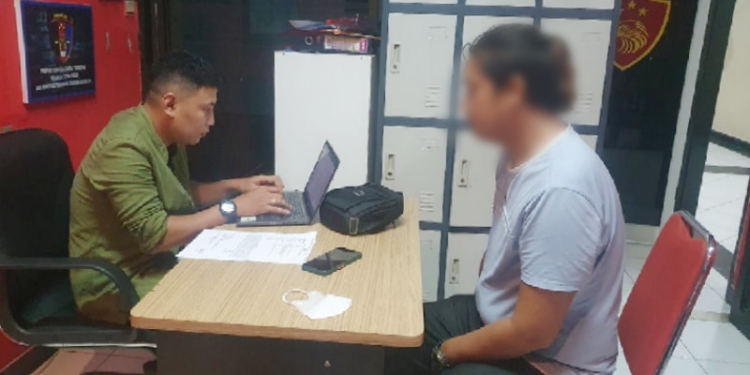 SR, Oknum Polisi yang melakukan penembakan terhadap seorang kolektor kini diperiksa polisi.