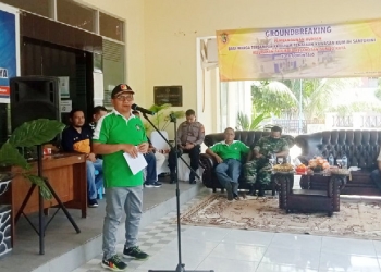 Wali Kota Gorontalo, Marten Taha, saat menyampaikan sambutan pembangunan hunian bagi warga terdampak program penataan kawasan kumuh Santorini di Kelurahan Talumolo, Kecamatan Dumbo Raya, Kota Gorontalo, Sabtu (29/10/2022). Sari/gopos