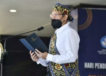 Siswa Wajib Pakai Baju Adat di Hari Tertentu, Nadiem Makarim Disikat Emak-emak: Ini Sekolah Bukan Pawai!
Mendikbudristek, Nadiem Makarim. (Dok: Kemendikbudristek)