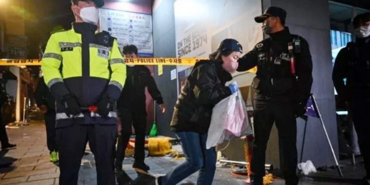 Tragedi Halloween di Itaewon, Korea Selatan tewaskan 146 orang dan ratusan lain terluka., Sabtu (29/10/2022) waktu setempat. [Anthony Wallace/AFP]