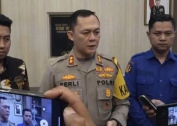 Tragedi Kanjuruhan Telan Nyawa Ratusan Suporter, Kapolres Malang AKPB Ferli Hidayat Resmi Dicopot! (Suara.com)