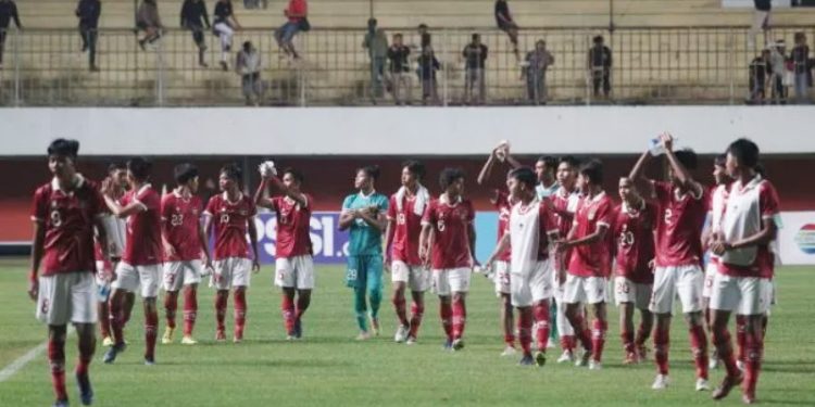 Ilustrasi. Pesepak bola Timnas Indonesia U-16 berselebrasi usai menang lawan Timnas Filipina U-16 saat laga AFF U-16 2022 di Stadion Maguwoharjo, Depok, Sleman, D.I Yogyakarta, Minggu (31/7/2022). [ANTARA/Suara.com]