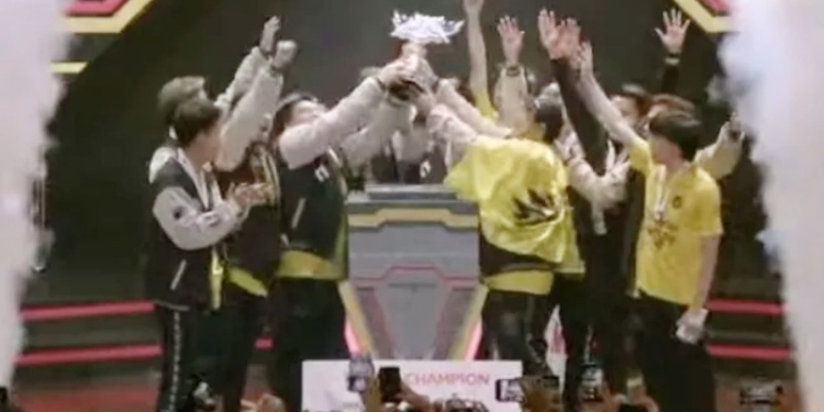 Onic Esports berhasil menjadi juara MPL ID Season 10.