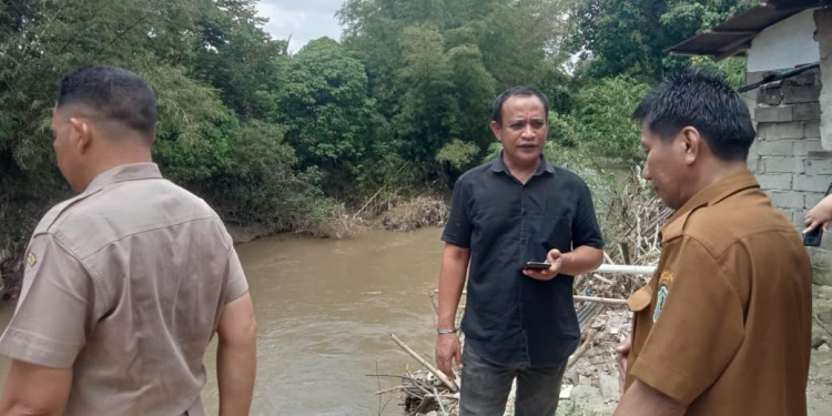 Aleg Dekot Arifin Miolo Kunjungi Rumah Warga yang Terkena Erosi