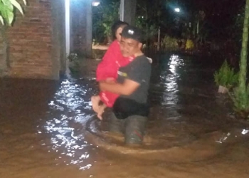 Hujan dengan intensitas deras yang melanda Kecamatan Bulango Utara mengakibatkan sejumlah desa terendam banjir, Senin (3/10/2022).