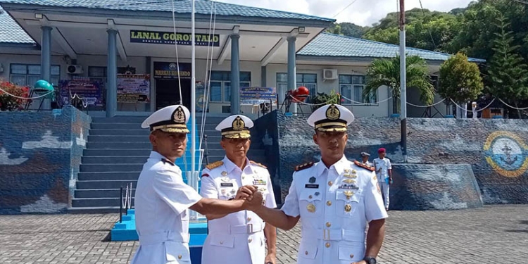 Letkol Laut (P) Homa Sugama (kanan), Laksamana Pertama TNI Nouldi J. Tangka (tengah), Danlanal Gorontalo Letkol laut (P) Indragiri Yani Wardhono (kiri). Rabu (26/10/2022). Sari/gopos