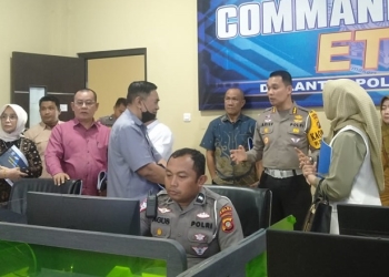 Anggota Komisi I DPRD Provinsi Gorontalo meninjau pelaksanaan ETLE di Direktorat Lalu Lintas Polda Gorontalo, Rabu (12/10/2022) (muhajir/gopos)