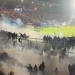 Gas air mata ditembakkan aparat keamanan ke Tribun Aremania di Stadion Kanjuruhan, Sabtu malam (1/10/2022) (twitter)
