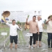Ketua DPRD Kabupaten Bone Bolango, Halid Tangahu bersama Wakil Ketua DPR RI Rachmat Gobel dan Bupati Bone Bolango Hamim Pou hadir dalam kegiatan Tanam Perdana Padi Sawah IPATBO Pemupukan terpadu berbasis Organik Produksi PT. Seruniandai Citramandiri, di Desa Iloheluma, Kecamatan Tilongkabila, Kamis (20/10/2022). (Humas Kominfo Kabupaten Bone Bolango)