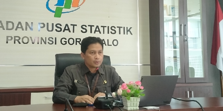 Kepala BPS Provinsi Gorontalo, Mukhanif memberikan keterangan pers terkait inflasi di Kota Gorontalo pada Bulan September, Senin (3/10/2022) (muhajir/gopos)