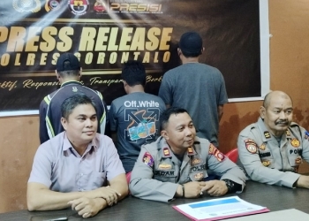 Konferensi pers  penangkapan 3 Pengedar di ruang Satnarkoba Polres Gorontalo, Selasa (4/10/2022). (Foto: Putra/Gopos)