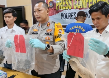 Konferensi pers kasus pembunuhan di Kecamatan Bilato, Kabupaten Gorontalo di Polres Gorontalo, Selasa (4/10/2022). (Foto: Putra/Gopos)