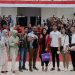 Merry Riana saat berfoto bersama seluruh audiens Seminar Nasional di Auditorium Universitas Negeri Gorontalo (UNG), Senin siang (10/10/2022). (Foto: Putra/Gopos)