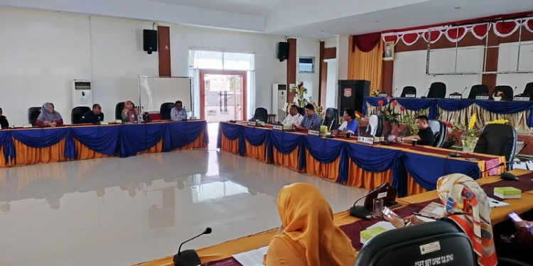 Rapat Dengar Pendapat DPRD Bone Bolango bersama beberapa Dinas terkait soal Rekrutmen PPPK di Ruang Sidang DPRD Bone Bolango, Jumat (21/10/2022). (Foto: Putra/Gopos)