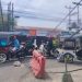 Kabel di pertigaan Kompleks Poltekes Gorontalo sebabkan kemacetan beberapa kenderaan yang melintas, Ahad (23/10/2022). (Foto: Putra/Gopos)
