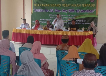 Wakil Bupati Pohuwato, Suharsi Igirisa, Saat Memberikan Sambutan Pelayan Sidang Isbat Nikah Terpadu, di Aula Kantor Camat Duhiada'a, Rabu 19/10/2022 (Istimewa)