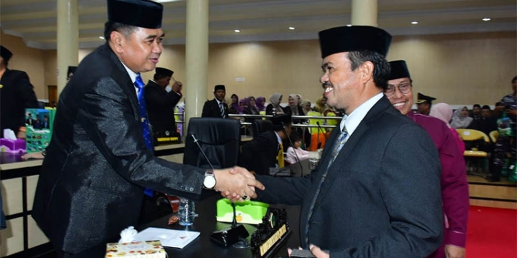 Sekda Pohuwato, Iskandar Datau, Menghadiri Rapat Paripurna Istimewa DPRD Boalemo, Dalam Rangka HUT Kabupaten Boalemo ke-23, Berlangsung di Ruang Sidang  DPRD Boalemo, Rabu 12/10/2022 (Istimewa)