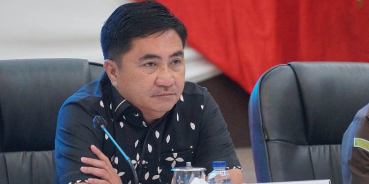 Ketua DPRD kota Gorontalo, Hardi Sidiki, saat mengikuti Rakornas pengendalian inflasi secara virtual di BLY Rudis Wali Kota Gorontalo, Senin (24/10/2022). Foto: Humas Dekot