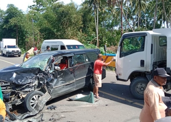 Kecelakaan yang melibatkan rombongan Kanwil Kemenag Sulbar di Kecamatan Lemito, Pohuwato, Gorontalo. (istimewa)