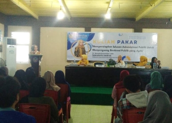 Rektor UNBITA Gorontalo, Dr. Ellys Racman memberikan sambutan sekaligus membuka kegiatan kuliah pakar administrasi, Kamis (20/10/2022) (muhajir/gopos)