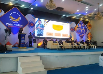 Gubernur Akademi Bela Negara Partai Nasdem, I.G.K Manila, Memberikan Sambutan Temu Pengurus DPD, DPC, DPRT, Kabupaten Boalemo dan Kabupaten Pohuwato, di Gedung Universitas Pohuwato, Sabtu 22/10/2022 (Yusuf/Gopos)