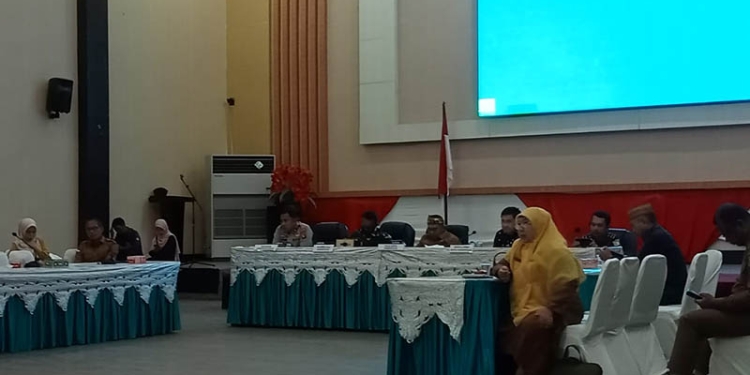 Wali Kota Gorontalo, bersama Tim Forkopimda Kota Gorontalo mengikuti Rakornas pengendalian inflasi secara virtual di BLY, Rudis Wali Kota Gorontalo, Senin (24/10/2022). Sari/gopos